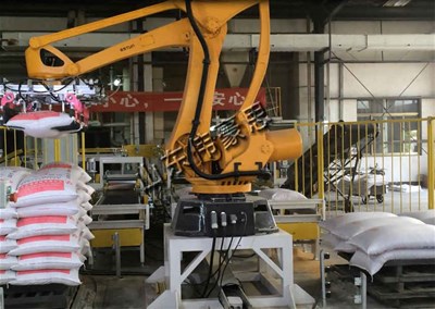 企业为什么选择袋料全自动码垛机