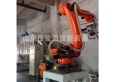 麸皮全自动拆包机器人是如何工作的？