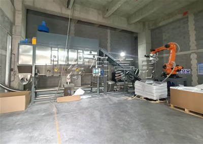 轻钙全自动拆包机器人的特点